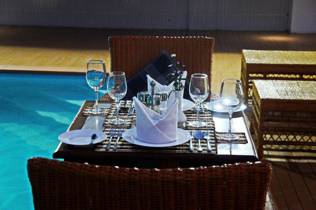 Wilson Hotel Mandalay Esterno foto