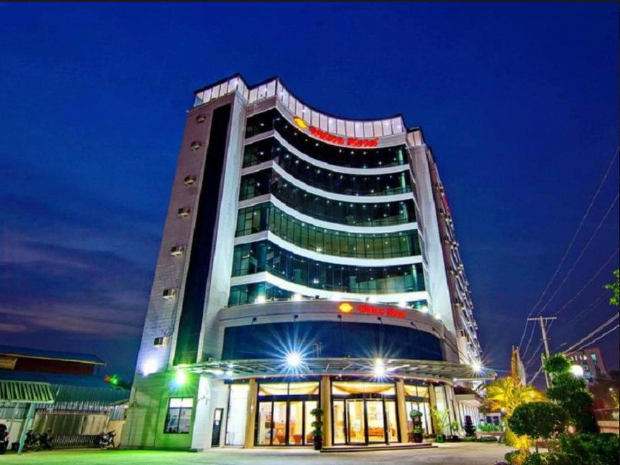 Wilson Hotel Mandalay Esterno foto