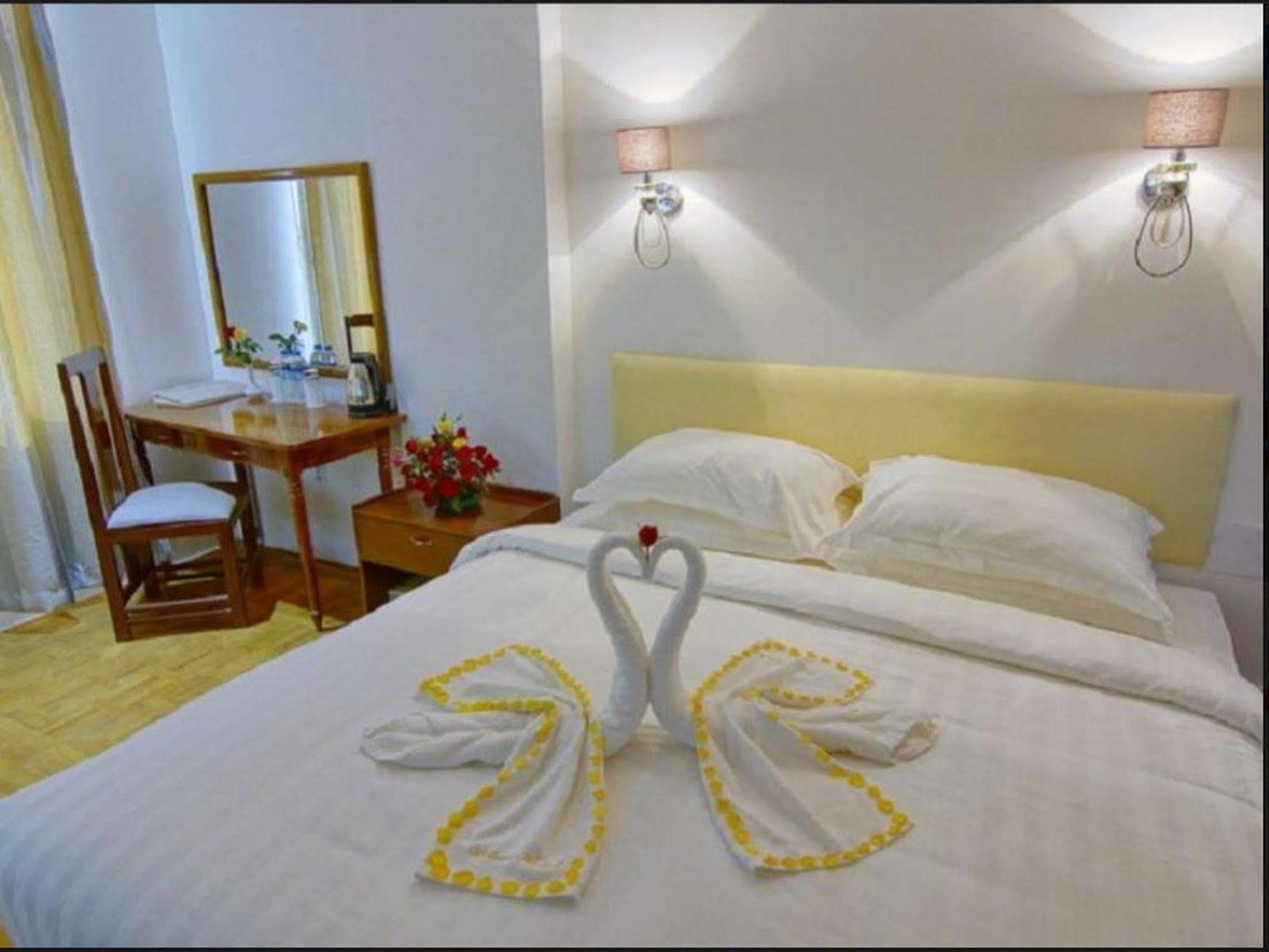 Wilson Hotel Mandalay Esterno foto