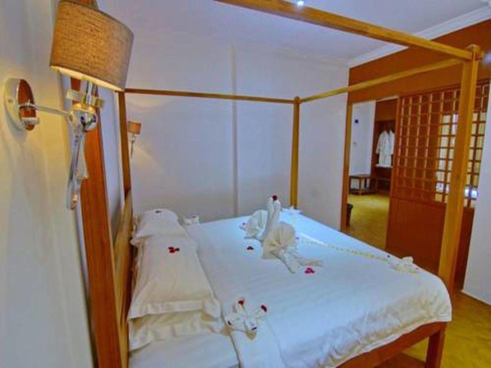 Wilson Hotel Mandalay Esterno foto