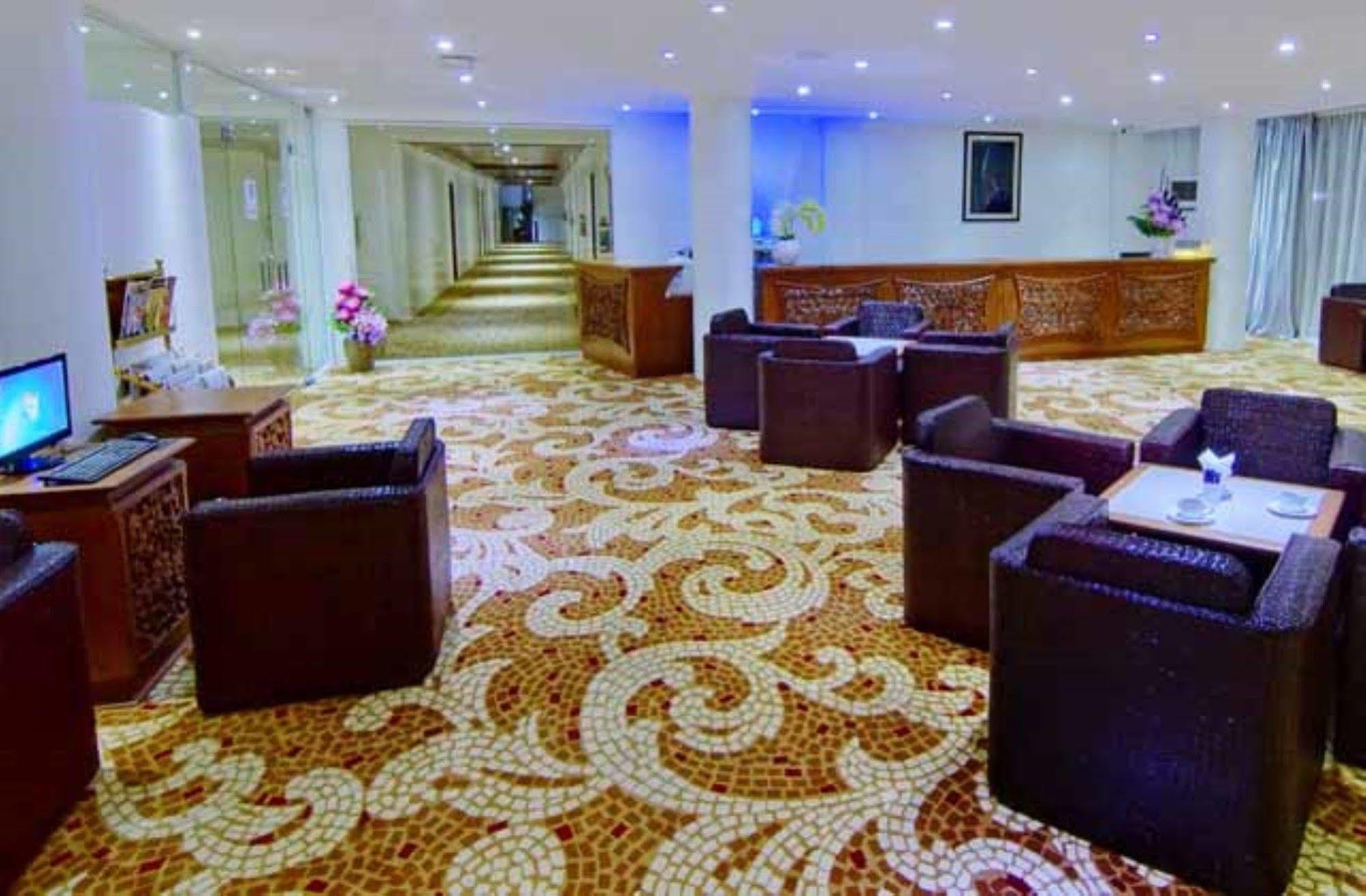 Wilson Hotel Mandalay Esterno foto